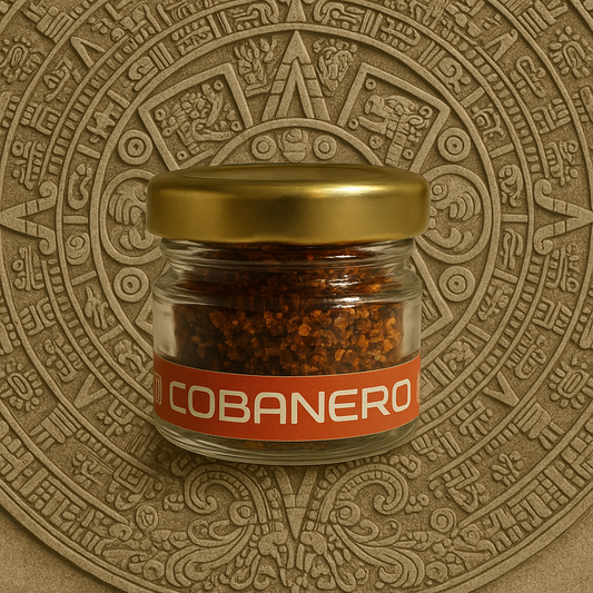 Chiles cobaneros secos, pequeños y rojos, con piel brillante y arrugada.